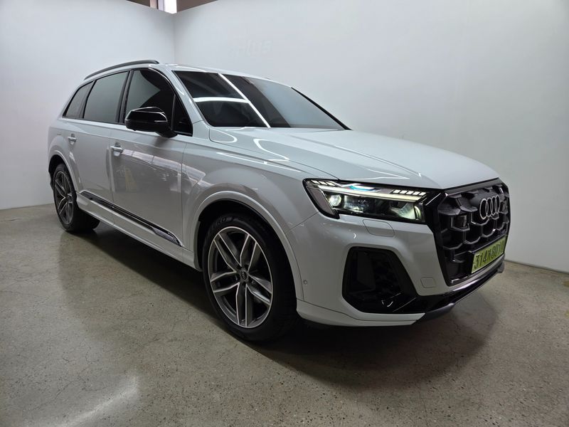 2025 Audi Q7 55 TFSI Quattro Premium photo 1