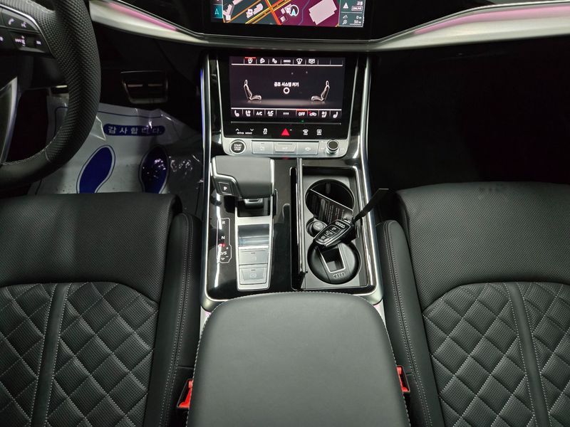 2025 Audi Q7 55 TFSI Quattro Premium photo 8