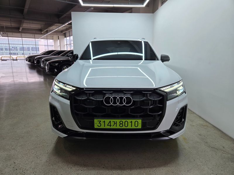 2025 Audi Q7 55 TFSI Quattro Premium photo 10