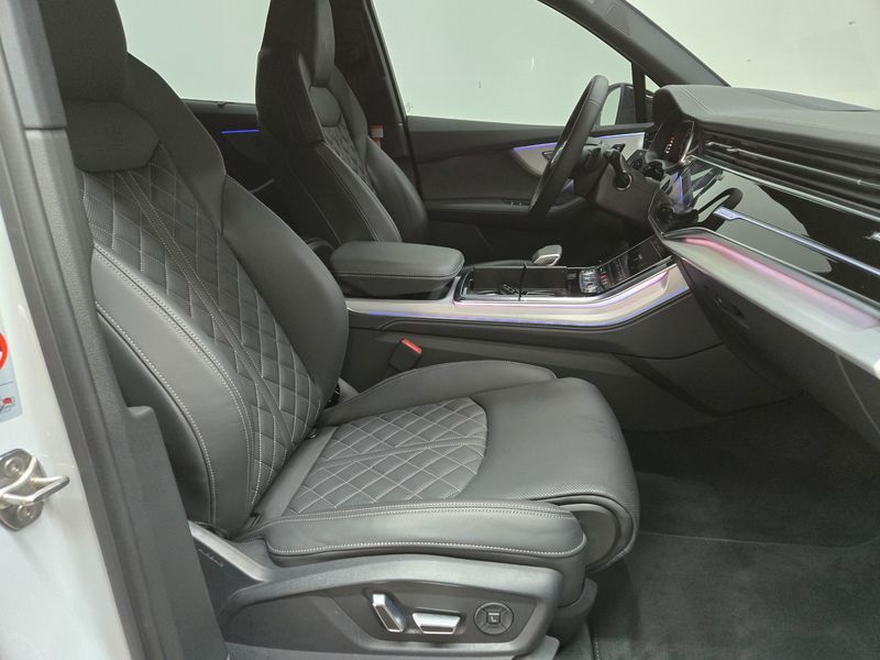 2025 Audi Q7 55 TFSI Quattro Premium photo 15