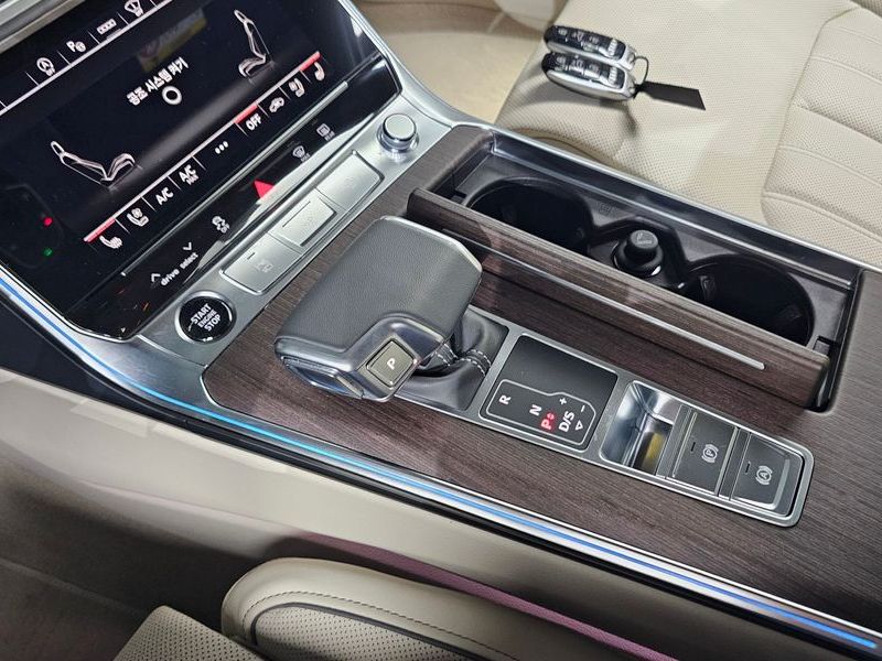 2025 Audi A6 45 TFSI Premium photo 9