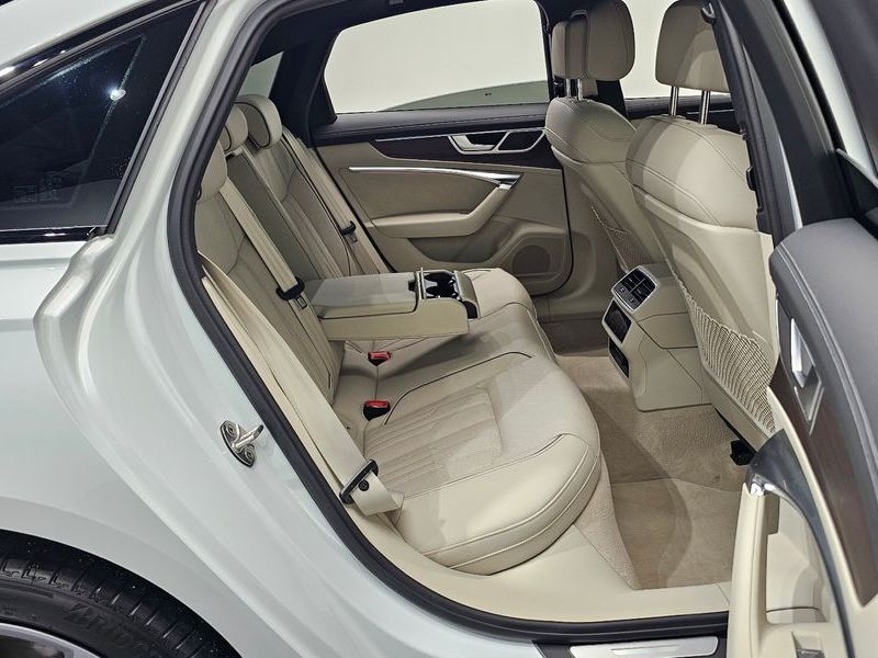 2025 Audi A6 45 TFSI Premium photo 12