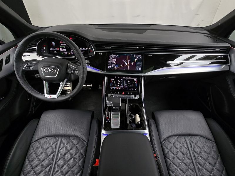 2025 Audi Q7 55 TFSI Quattro Premium photo 7