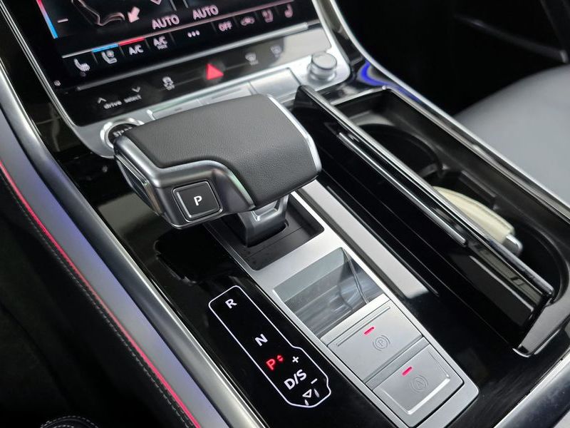 2025 Audi Q7 55 TFSI Quattro Premium photo 9