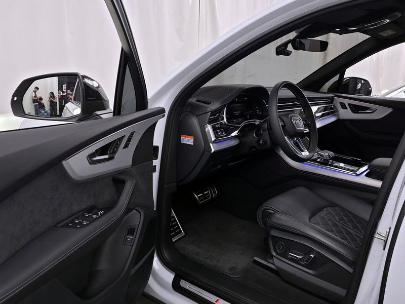 2025 Audi Q7 55 TFSI Quattro Premium photo 10