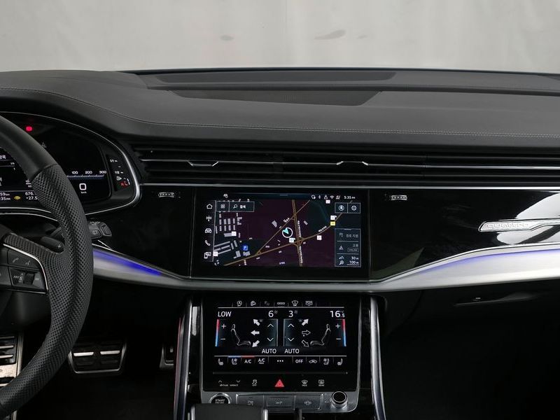 2025 Audi Q7 55 TFSI Quattro Premium photo 12