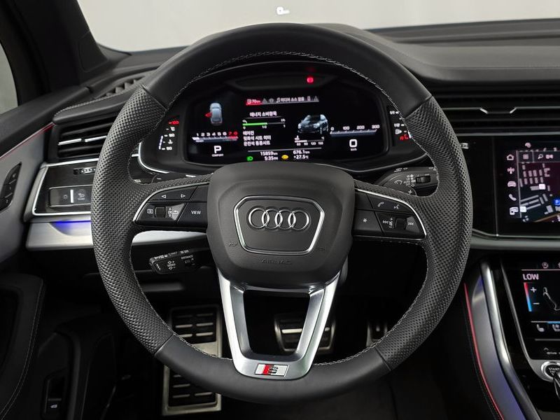 2025 Audi Q7 55 TFSI Quattro Premium photo 13
