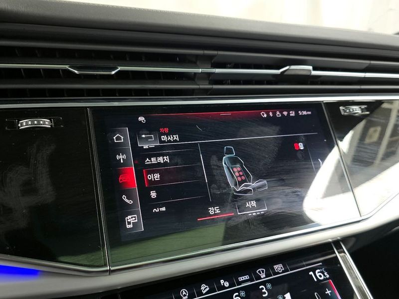 2025 Audi Q7 55 TFSI Quattro Premium photo 14