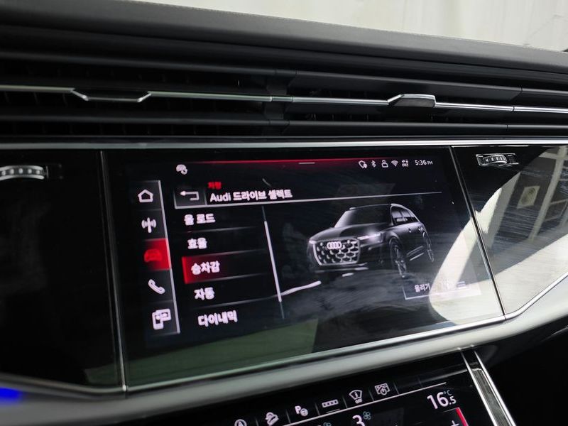 2025 Audi Q7 55 TFSI Quattro Premium photo 15