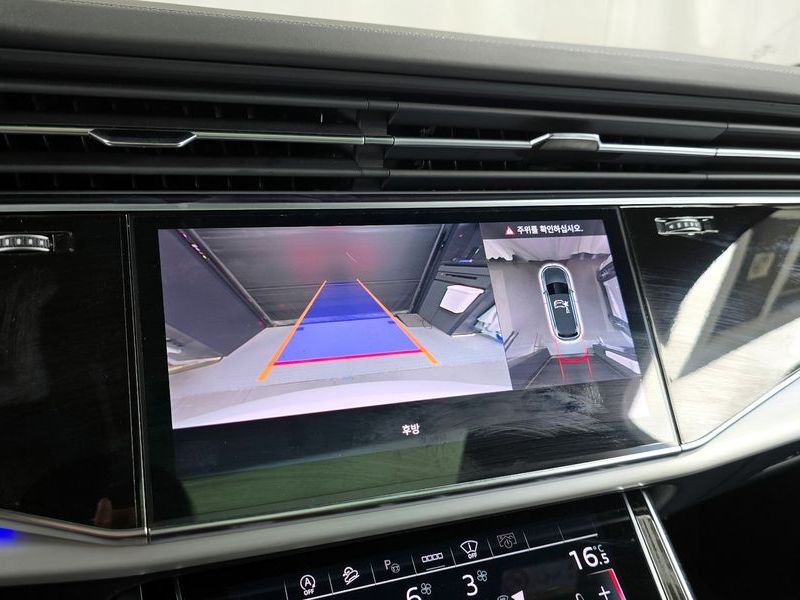 2025 Audi Q7 55 TFSI Quattro Premium photo 16