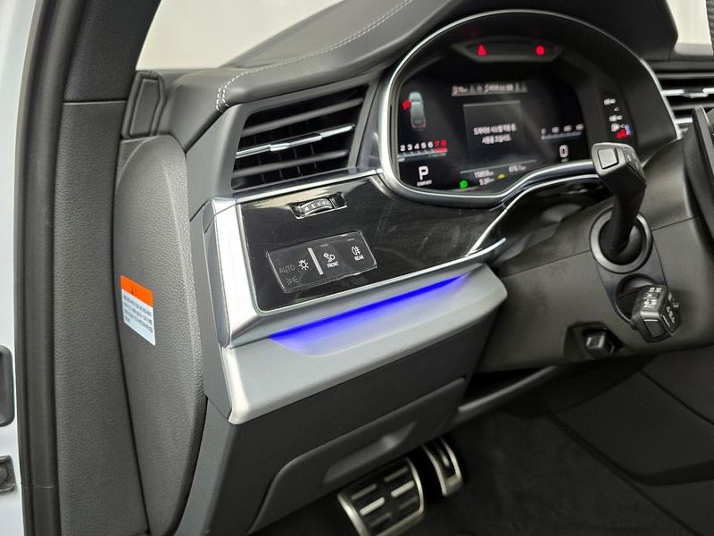 2025 Audi Q7 55 TFSI Quattro Premium photo 28