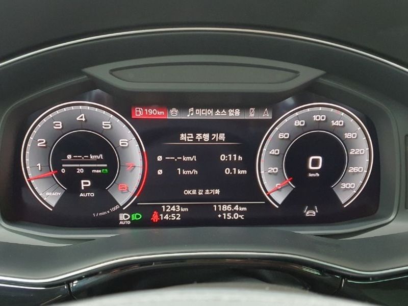 2025 Audi Q7 55 TFSI Quattro Premium photo 8