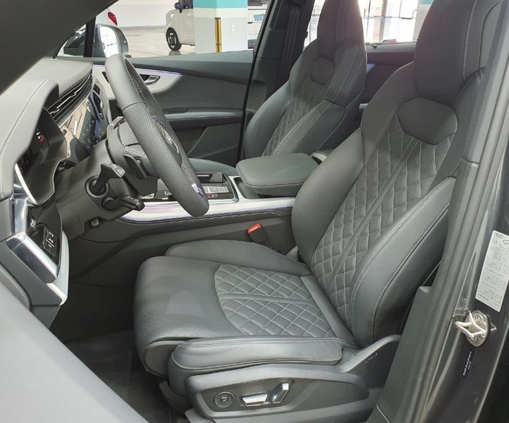 2025 Audi Q7 55 TFSI Quattro Premium photo 10