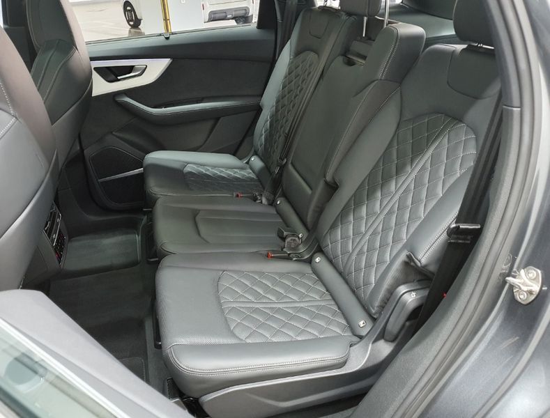 2025 Audi Q7 55 TFSI Quattro Premium photo 11