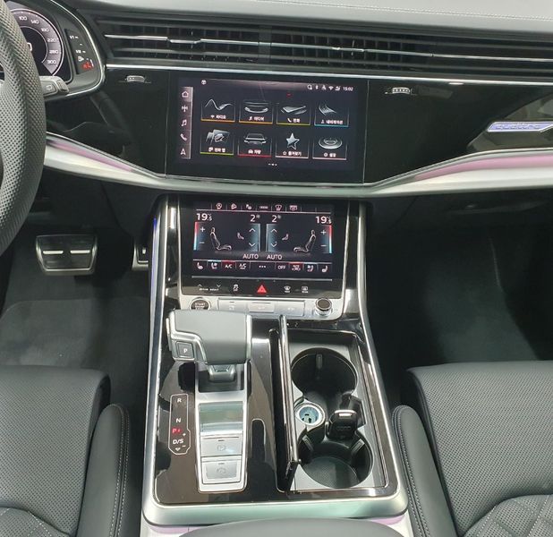 2025 Audi Q7 55 TFSI Quattro Premium photo 12