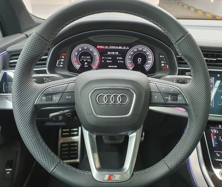 2025 Audi Q7 55 TFSI Quattro Premium photo 15