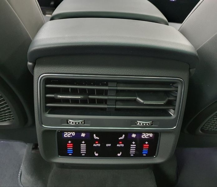 2025 Audi Q7 55 TFSI Quattro Premium photo 17