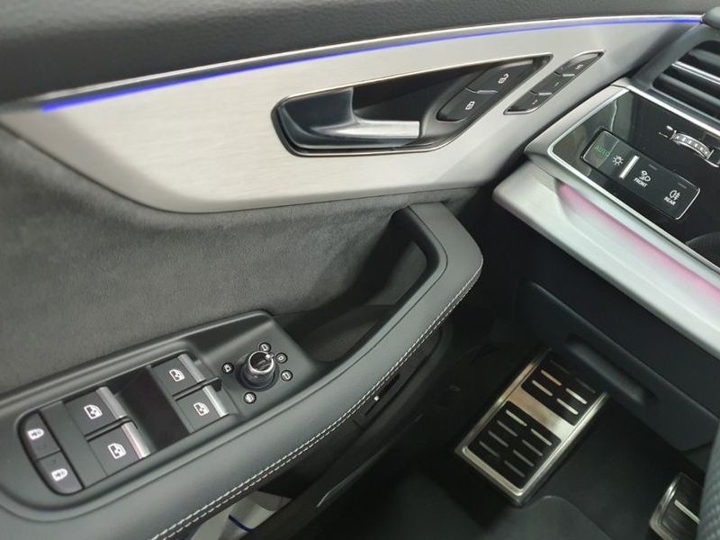 2025 Audi Q7 55 TFSI Quattro Premium photo 18