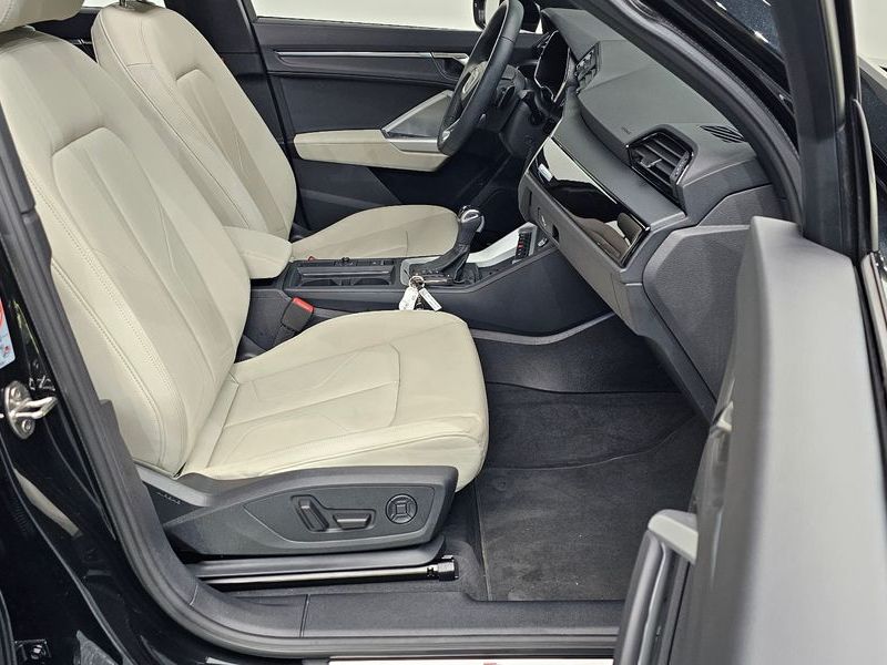2025 Audi Q3 40 TFSI Quattro Premium photo 10