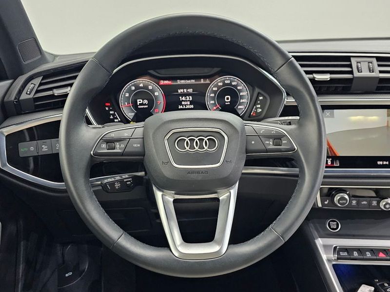 2025 Audi Q3 40 TFSI Quattro Premium photo 13