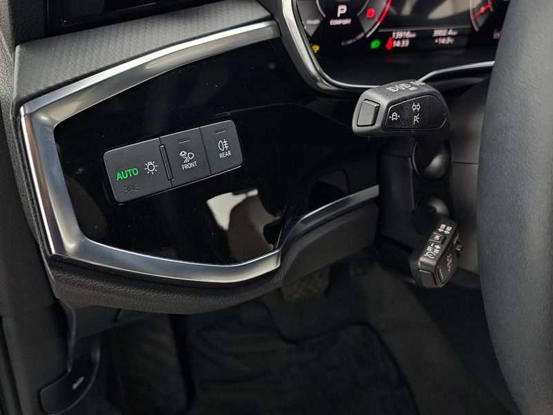 2025 Audi Q3 40 TFSI Quattro Premium photo 14