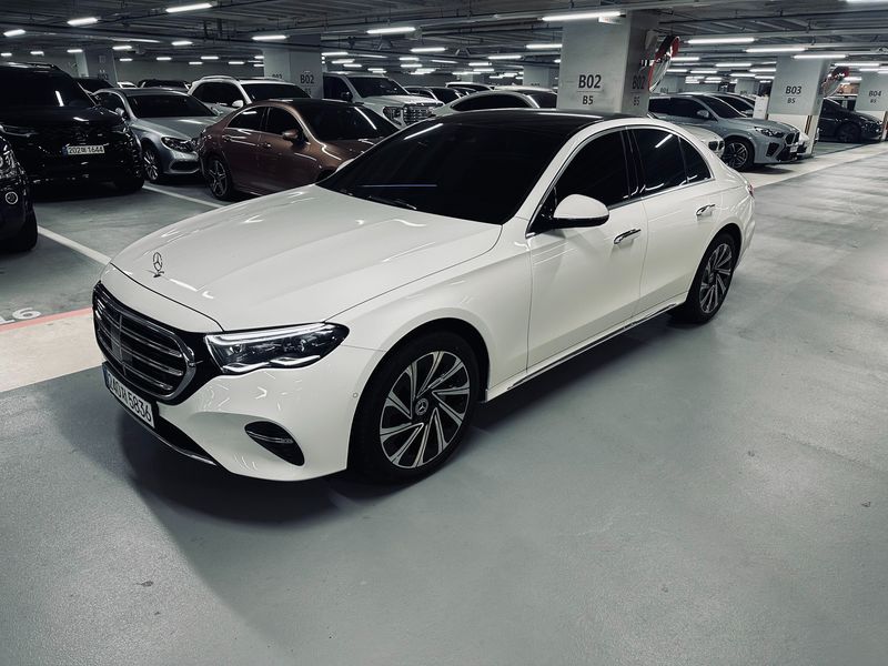 2026 Mercedes-Benz E-Class E300 4MATIC Exclusive photo 1