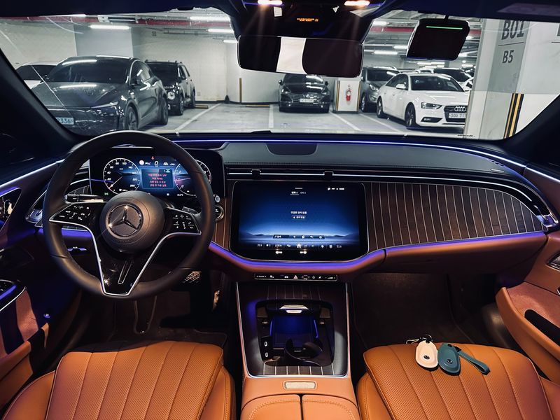 2026 Mercedes-Benz E-Class E300 4MATIC Exclusive photo 7