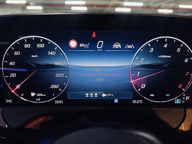 2026 Mercedes-Benz E-Class E300 4MATIC Exclusive photo 8