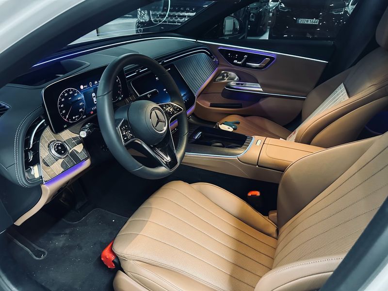 2026 Mercedes-Benz E-Class E300 4MATIC Exclusive photo 10