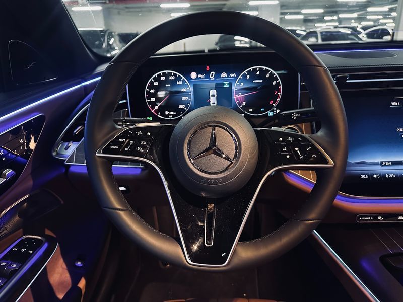 2026 Mercedes-Benz E-Class E300 4MATIC Exclusive photo 12