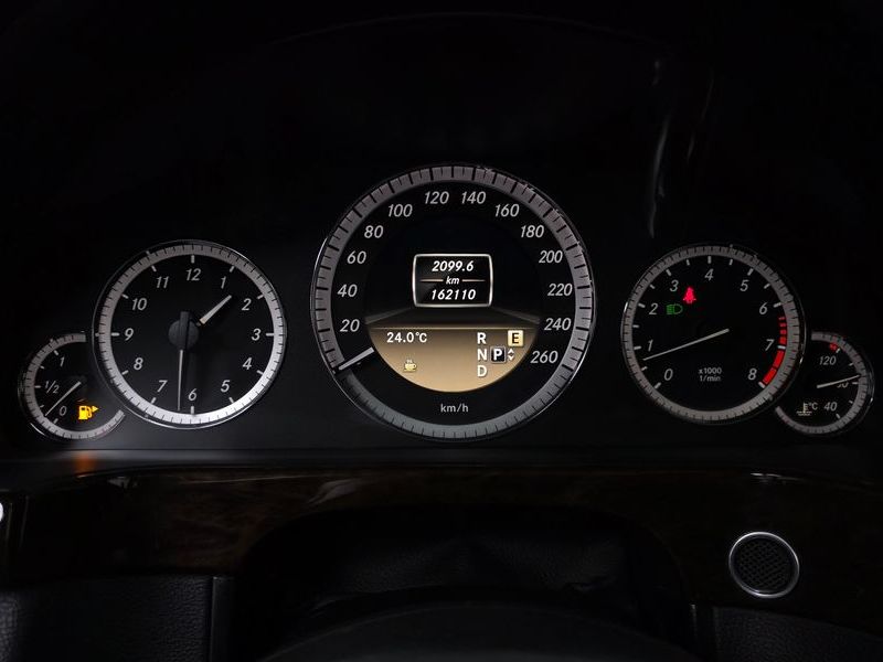2012 Mercedes-Benz E-Class E200 CGI photo 8