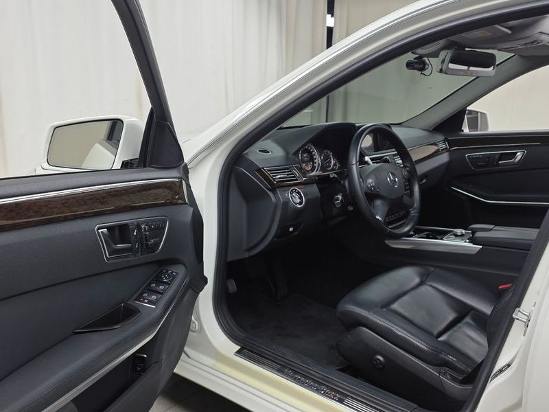 2012 Mercedes-Benz E-Class E200 CGI photo 10
