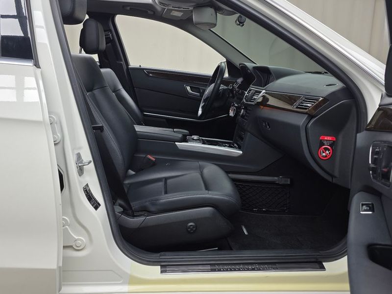 2012 Mercedes-Benz E-Class E200 CGI photo 11