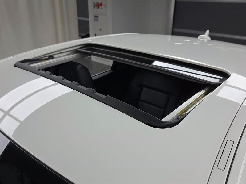 2012 Mercedes-Benz E-Class E200 CGI photo 19