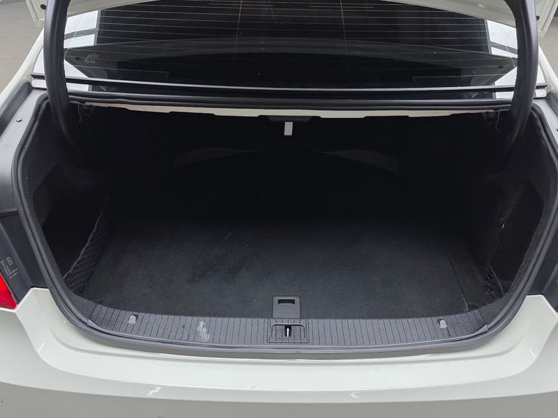 2012 Mercedes-Benz E-Class E200 CGI photo 20