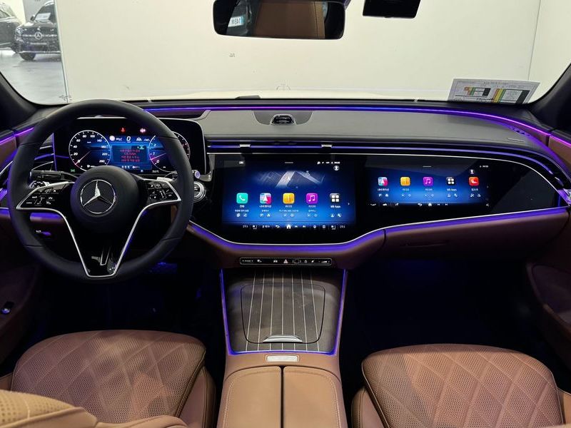 2026 Mercedes-Benz E-Class E450 4MATIC Exclusive photo 7