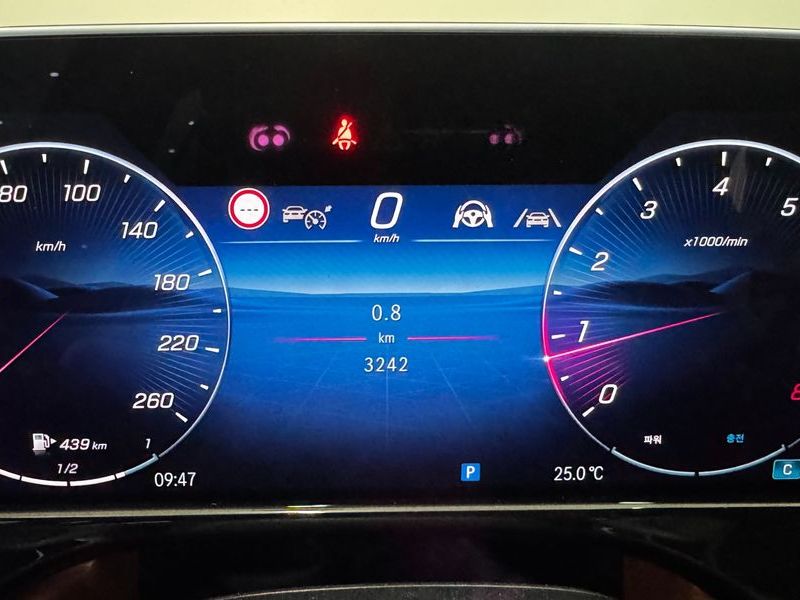 2026 Mercedes-Benz E-Class E450 4MATIC Exclusive photo 8