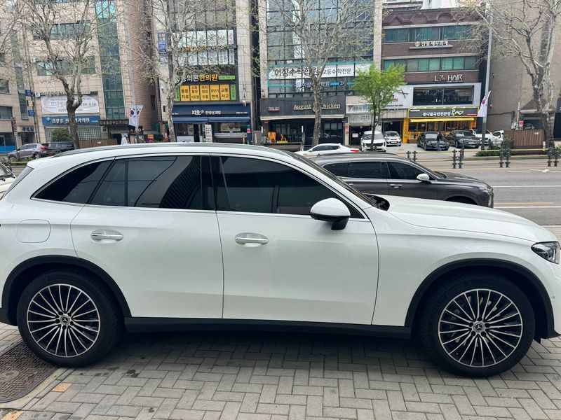 2026 Mercedes-Benz C-Class GLC300 4MATIC AMG Line photo 7