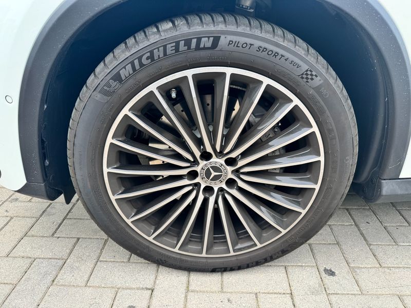 2026 Mercedes-Benz C-Class GLC300 4MATIC AMG Line photo 10