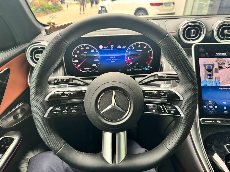 2026 Mercedes-Benz C-Class GLC300 4MATIC AMG Line photo 17