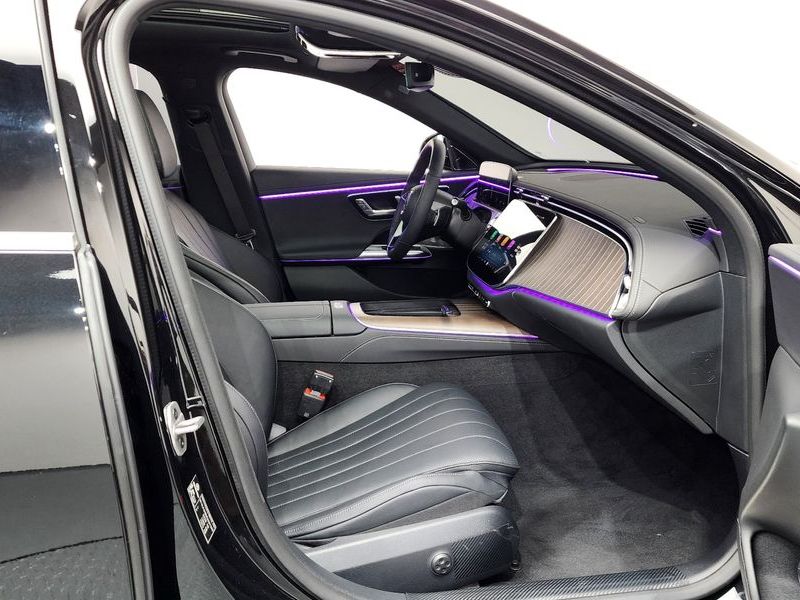 2026 Mercedes-Benz E-Class E300 4MATIC Exclusive photo 11