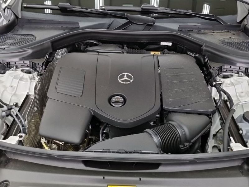 2026 Mercedes-Benz C-Class GLC300 4MATIC AMG Line photo 7