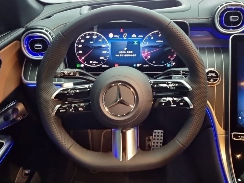 2026 Mercedes-Benz C-Class GLC300 4MATIC AMG Line photo 10