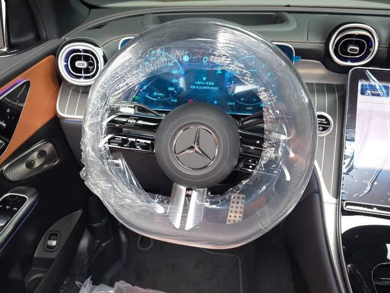 2026 Mercedes-Benz C-Class GLC 300 4MATIC Avantgarde photo 13