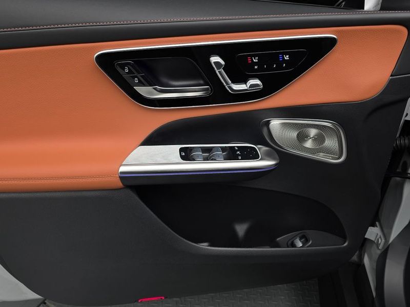 2026 Mercedes-Benz C-Class GLC 300 4MATIC Avantgarde photo 24