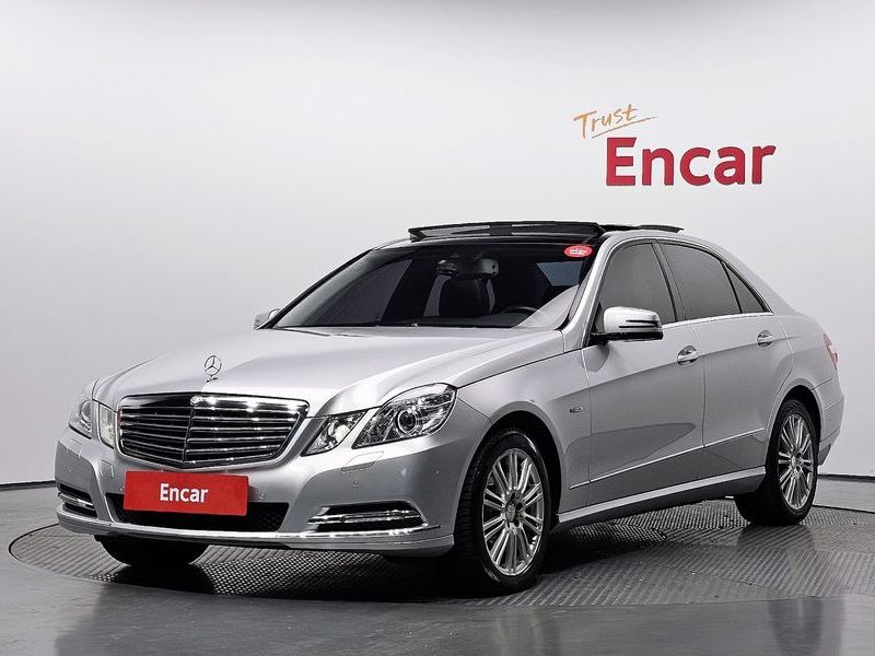 2012 Mercedes-Benz E-Class E300 Elegance photo 1