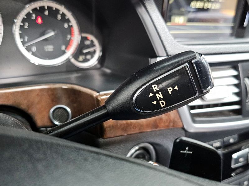 2012 Mercedes-Benz E-Class E300 Elegance photo 9