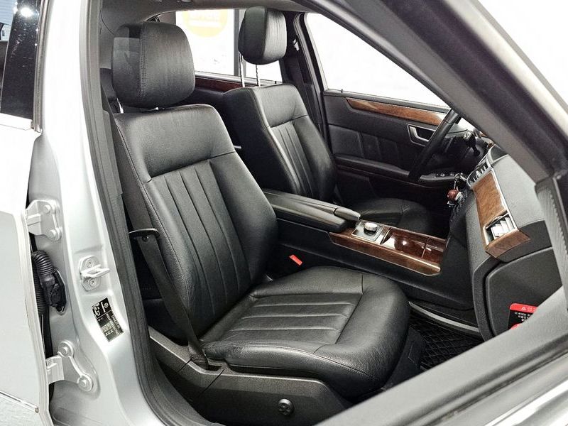 2012 Mercedes-Benz E-Class E300 Elegance photo 10