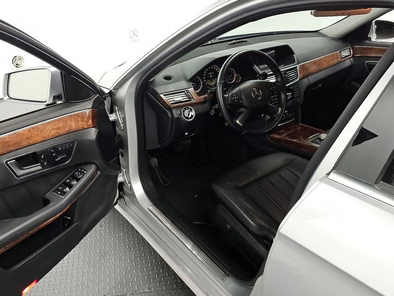 2012 Mercedes-Benz E-Class E300 Elegance photo 11