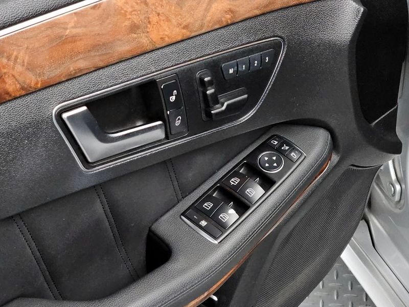 2012 Mercedes-Benz E-Class E300 Elegance photo 17